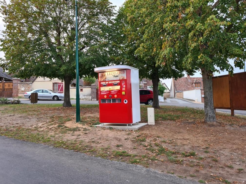 Gite Du Luat Vert-en-Drouais Exterior photo